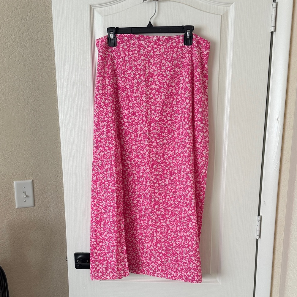 Chic Pink Floral Maxi Skirt